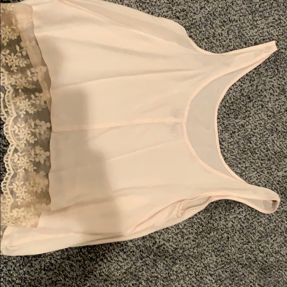light pink tank top - Picture 2 of 3